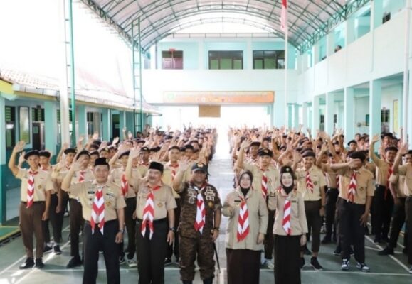Wabup Yuli Hastuti Tutup Kegiatan MPLS di SMK Institut Indonesia