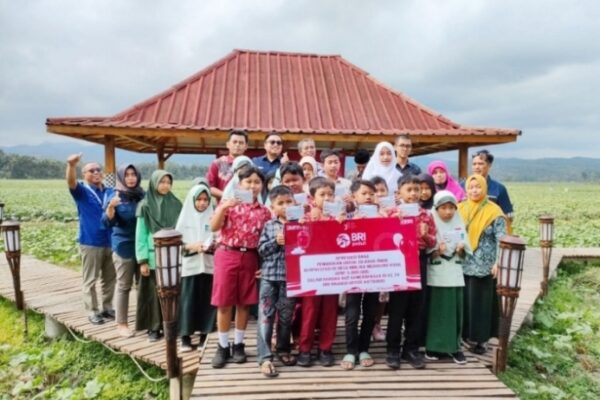 Jadi Desa Binaan BRI, Megulungkidul Peroleh Beasiswa Berprestasi Rp 100 Juta