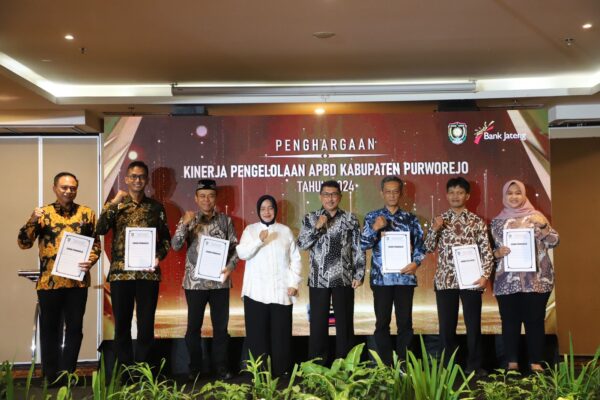 Tutup Tahun 2024, OPD Terbaik dalam Pengelolaan APBD di Purworejo Terima Penghargaan