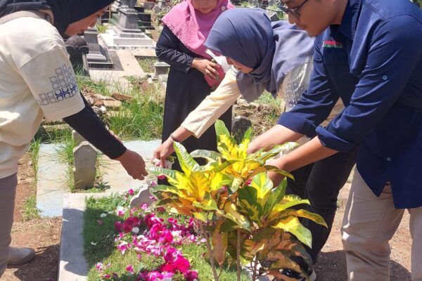 Sambut HPN 2025, Wartawan Purworejo Ziarah ke Makam Senior dan Tokoh Pers
