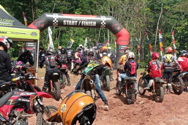 Demi Bisa Beli Mobil Ambulans, Warga Ngasinan Purworejo Rela Desanya Dijelalahi Ribuan Offroadder