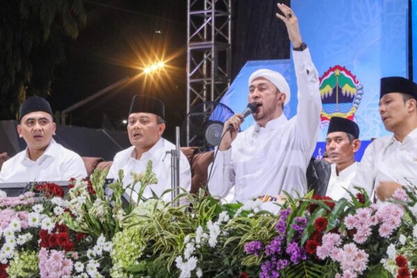 Peringati 100 Hari Kepemimpinan Ahmad Luthfi-Taj Yasin, Ribuan Warga Doa Bersama