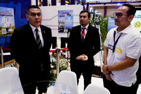 Tinjau Booth Kementerian ATR/BPN di ICI 2025, Wamen Ossy: Perkenalkan Peran Strategis dalam Infrastruktur