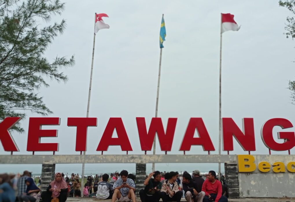 Jadi Lokasi Festival Layang Layang Nasional, Pantai Ketawang Purworejo Dijejali Puluhan Ribu Pengunjung