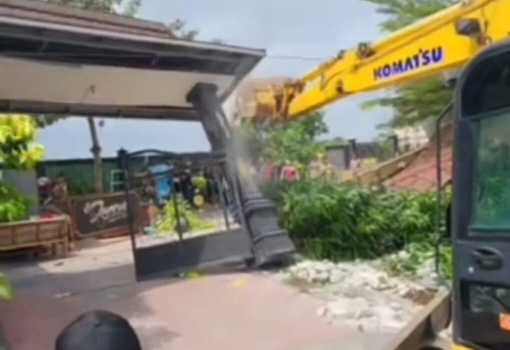 Melanggar Ketentuan Tata Ruang, Lokasi Karaoke dan Tempat Tinggal di Purwodadi Purworejo Dibongkar, Pemilik Lakukan Perlawanan