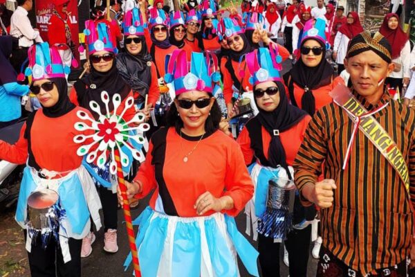Karnaval Perdana Kelurahan Doplang Purworejo, Warga Kompak Tunjukkan Kreativitas
