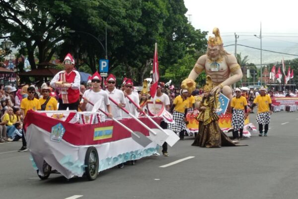 Maskot Garuda, Singa, dan Anoman SMPN 4 Purworejo Pukau Penonton Karnaval HUT RI