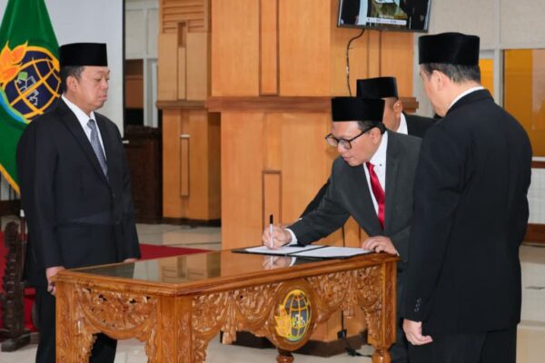 Lantik Pejabat Struktural, Menteri ATR/Kepala BPN: Layani Masyarakat dengan Hati, Bukan Transaksi