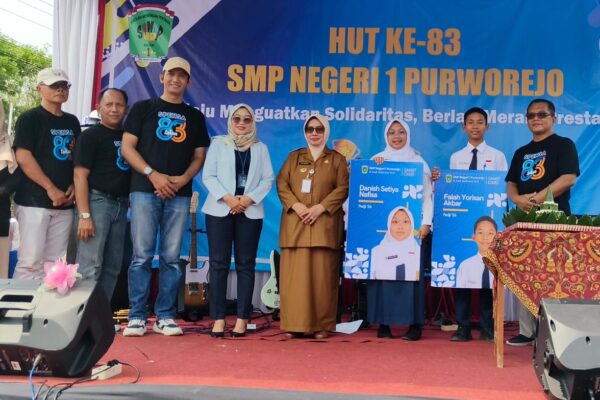 HUT ke-83, SMPN 1 Purworejo Luncurkan Smart Card, Kepala Sekolah Bangga
