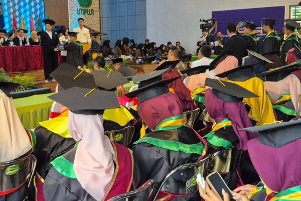 Pecah Rekor, Separuh Lebih Wisudawan Universitas Muhammadiyah Purworejo Cum Laude