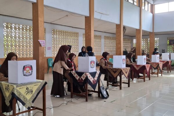 Perdana, Siswa SMPN 22 Purworejo Pilih Ketua OSIS Pakai Sistem E-Voting